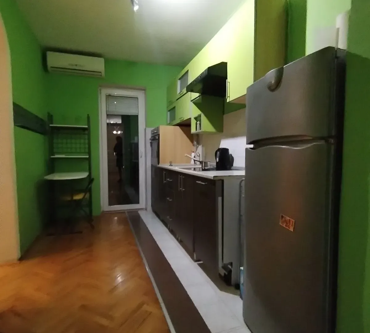 Izdavanje, četvorosoban stan, 104m², Čukarica, Beograd