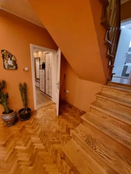 Izdavanje, kuća, 160m², Sremska Kamenica, Petrovaradin