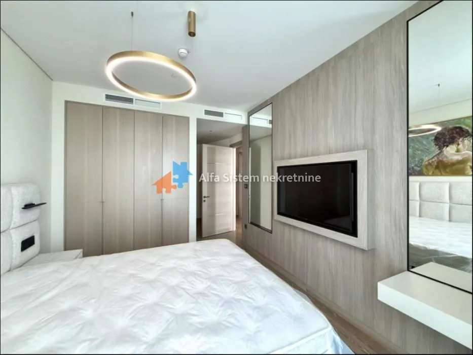 Izdavanje, trosoban stan, 98m², Savski Venac, Beograd