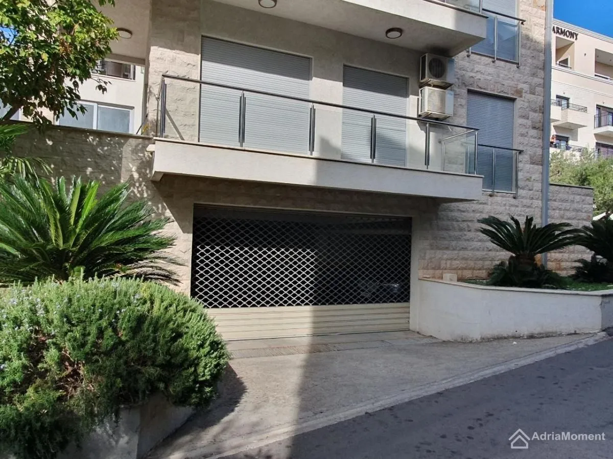 Sale, three bedroom apartment, 171m², Petrovac, Budva