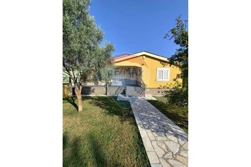 Rent, house, 165m², Farmaci, Podgorica