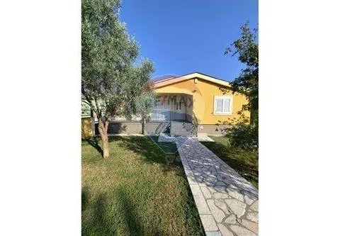 Izdavanje, kuća, 165m², Farmaci, Podgorica