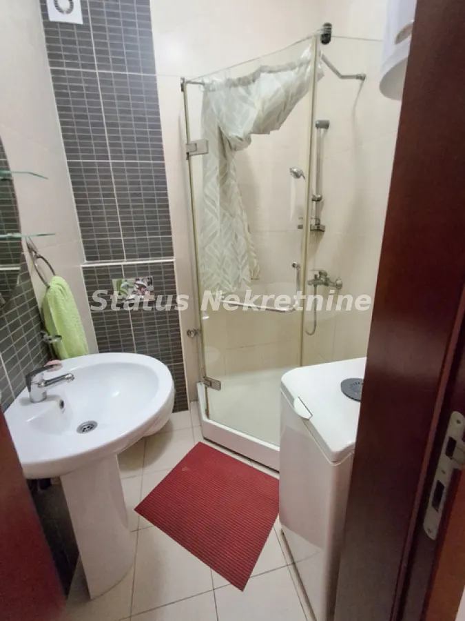 Izdavanje, garsonjera, 25m², Centar, Novi Sad