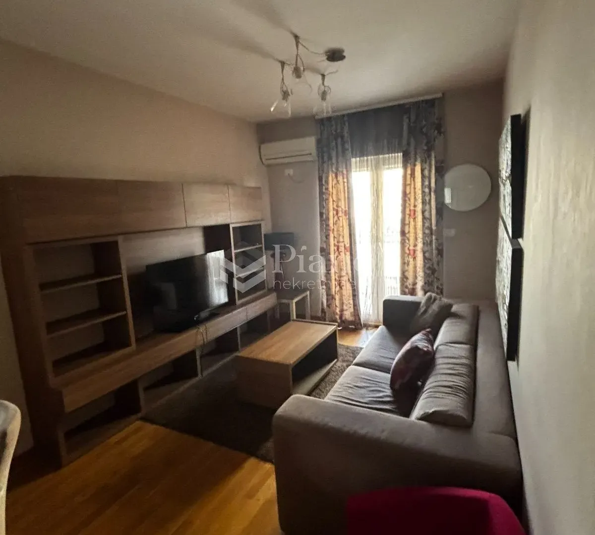 Izdavanje, jednosoban stan, 40m², City Kvart, Podgorica