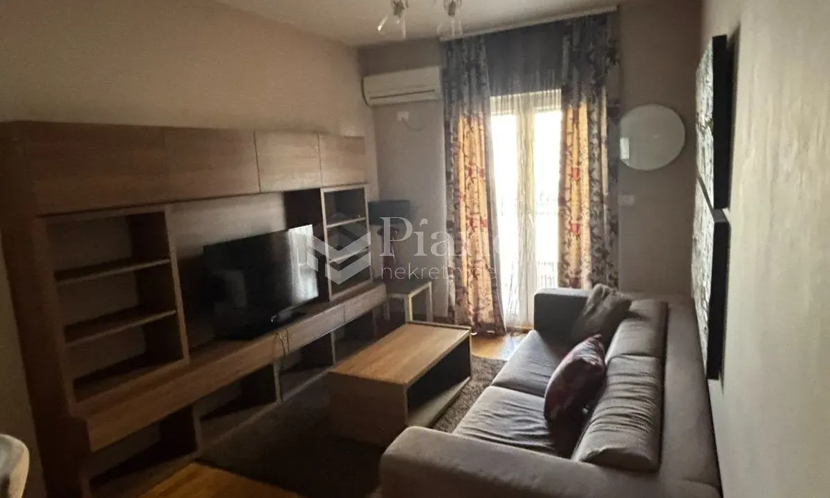 Izdavanje, jednosoban stan, 40m², City Kvart, Podgorica
