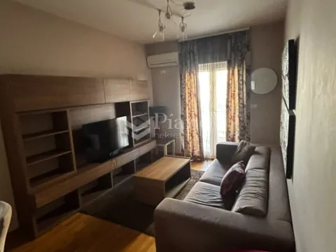 Izdavanje, jednosoban stan, 40m², City Kvart, Podgorica - image 1