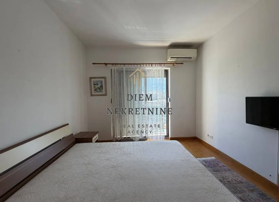 Prodaja, jednosoban stan, 65m², Centar, Bar