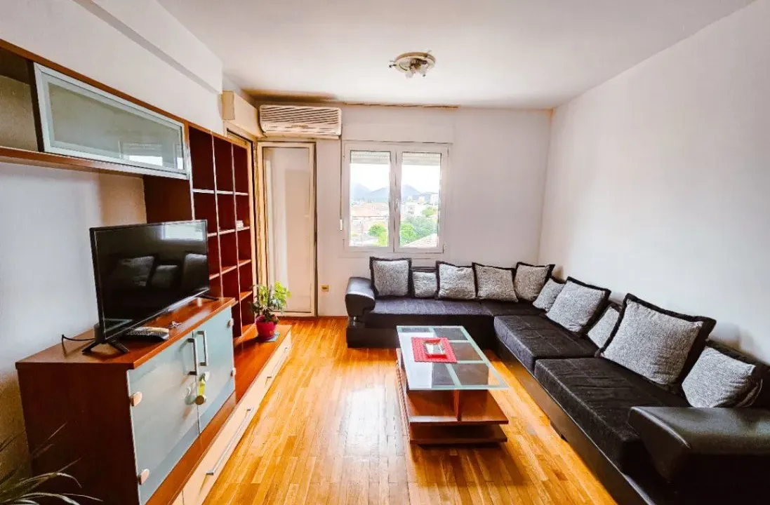 Izdavanje, jednosoban stan, 47m², Pobrežje, Podgorica