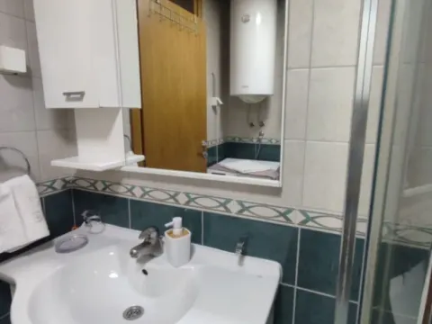 Rent, one bedroom apartment, 50m², Babilonija, Budva - image 10