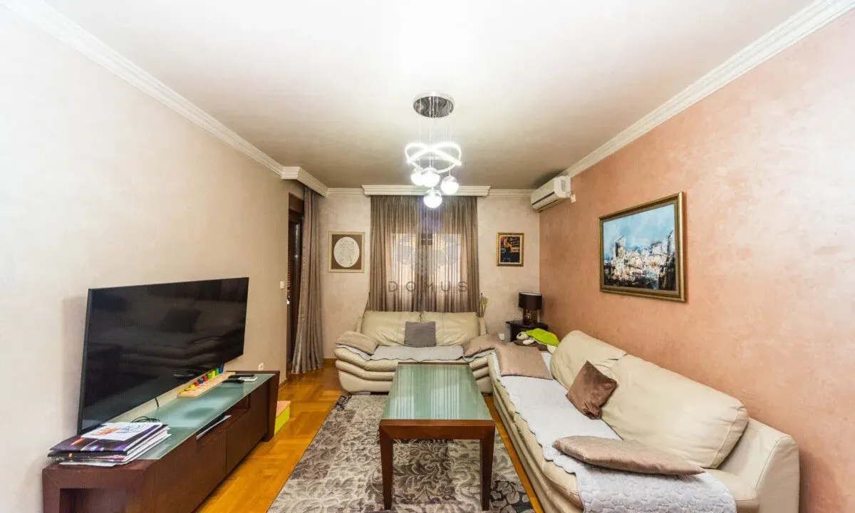 Izdavanje, dvosoban stan, 55m², Stari Aerodrom, Podgorica