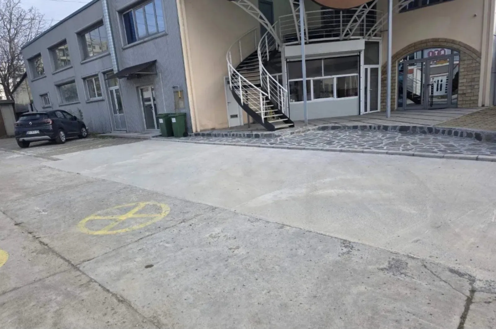 Rent, office space, 360m², Novo naselje, Novi Sad