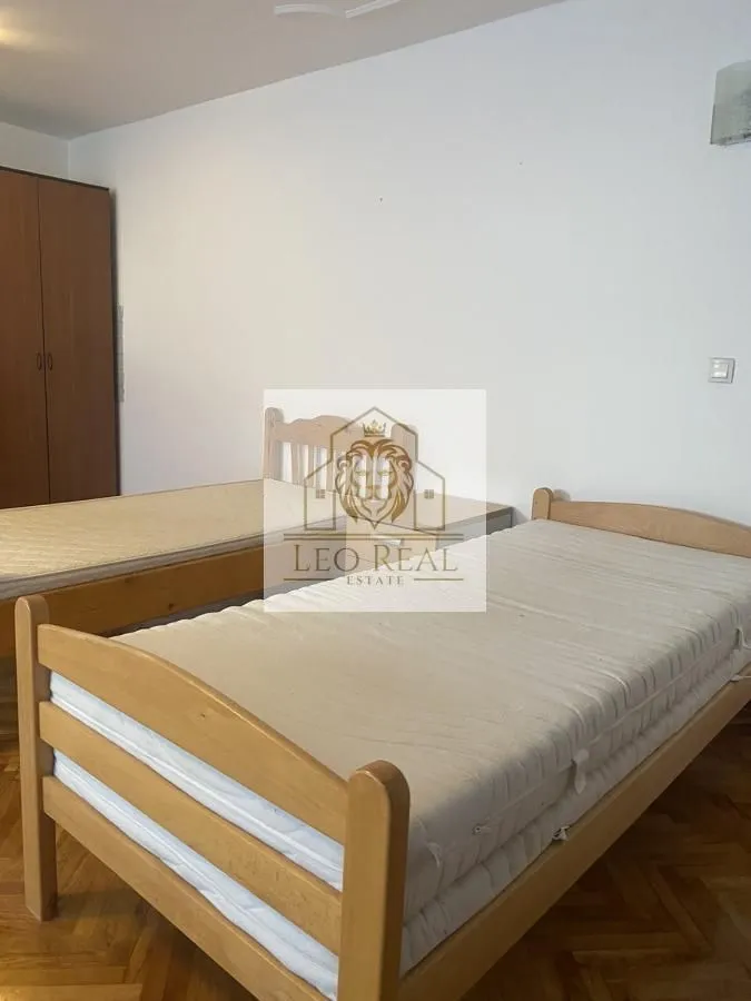 Izdavanje, kuća, 330m², Dobanovci, Surčin