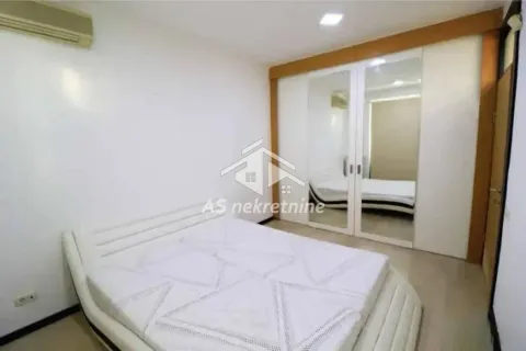 Bedroom with a double bed and a fitted wardrobe with mirrored doors. - image 15