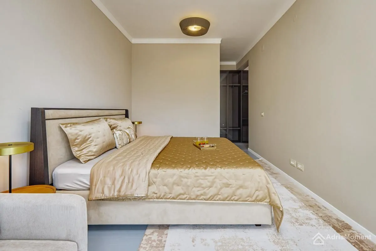 Prodaja, trosoban stan, 158m², Dobrota, Kotor
