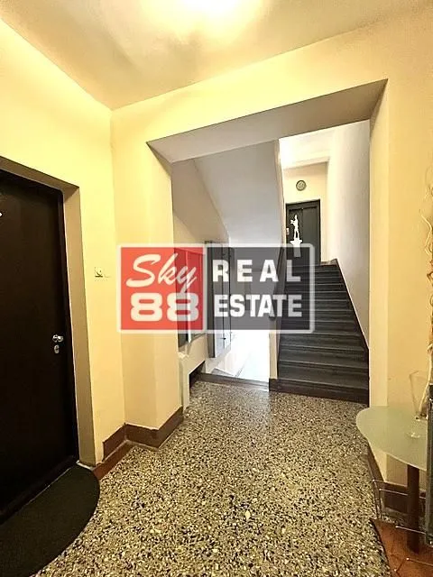 Izdavanje, trosoban stan, 75m², Vračar Sve Podlokacije, Beograd