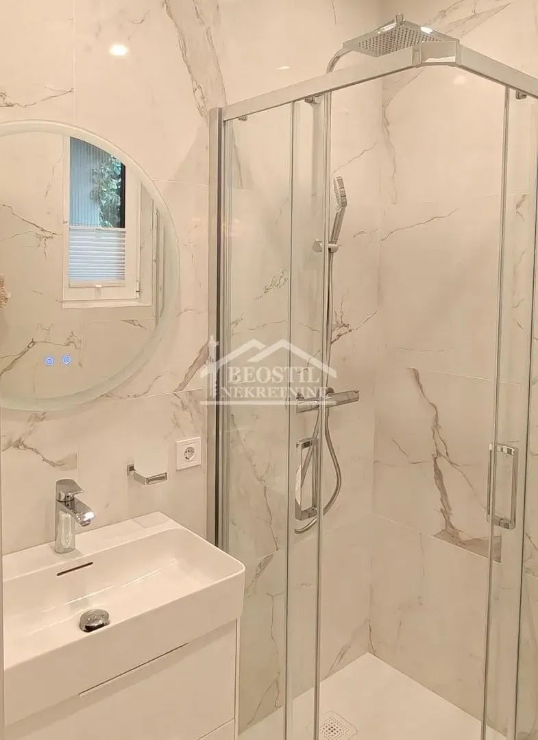 Sale, four bedroom apartment, 133m², Stari Grad, Beograd