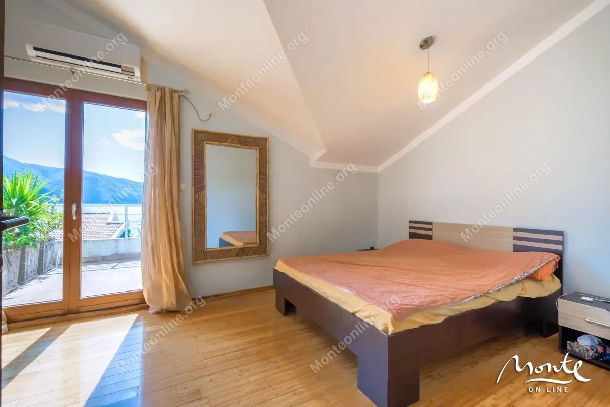 Prodaja, trosoban stan, 130m², Risan, Kotor