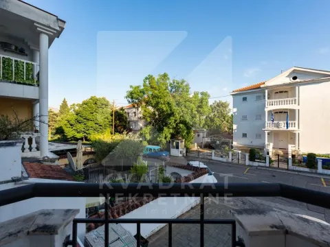 Izdavanje, četvorosoban stan, 170m², Gorica C, Podgorica - image 33