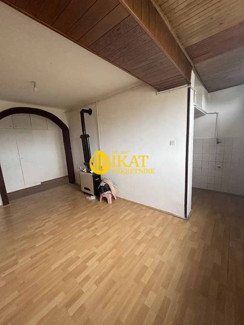 Prodaja, trosoban stan, 65m², Centar, Inđija