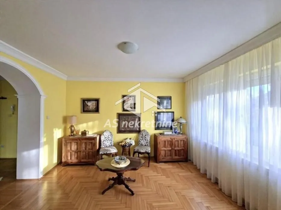 Prodaja, četvorosoban stan, 140m², Savski Venac, Beograd