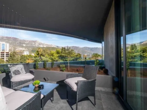 Izdavanje, jednosoban stan, 54m², Centar, Budva - image 4