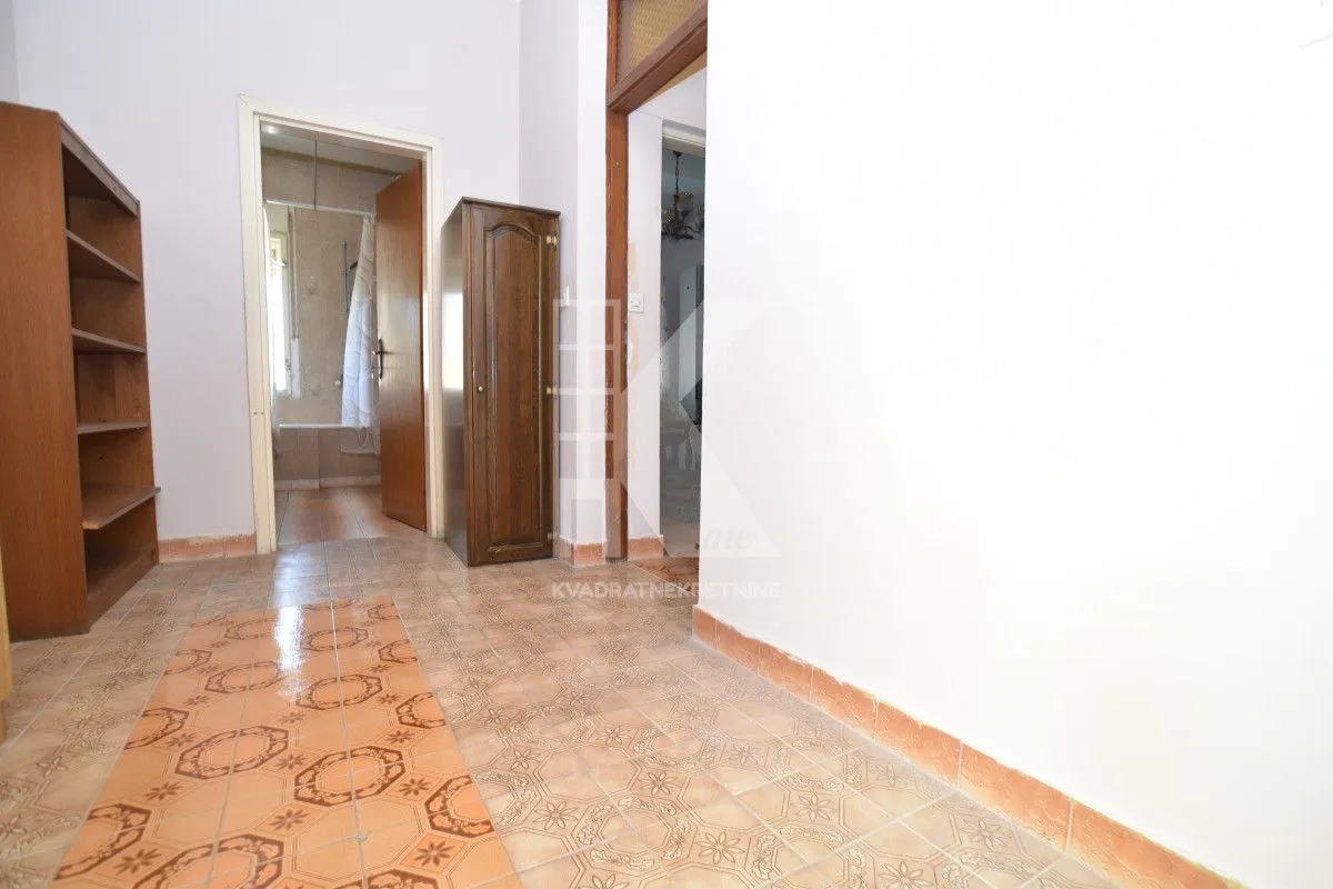Sale, house, 240m², Dahna, Podgorica