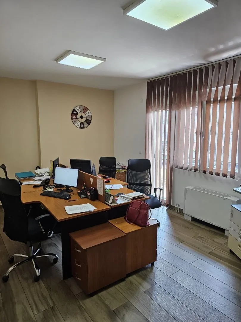 Izdavanje, trosoban stan, 80m², Južni Bulevar, Vračar Sve Podlokacije