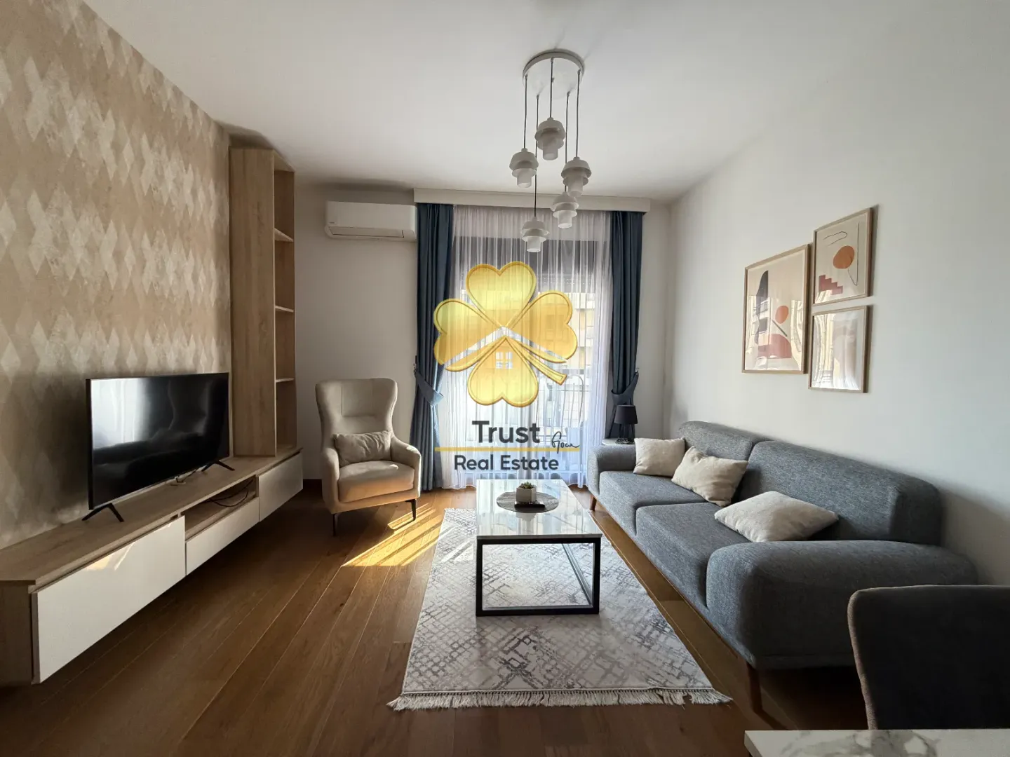 Modern and bright living room with sofa, TV and dining area.