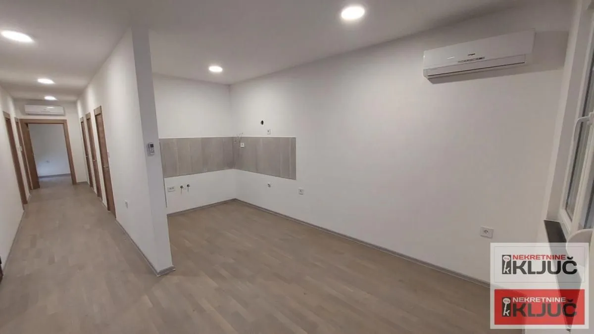 Prodaja, četvorosoban stan, 78m², Sremska Kamenica, Petrovaradin
