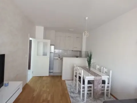 Izdavanje, jednosoban stan, 50m², Stari Aerodrom, Podgorica - image 6