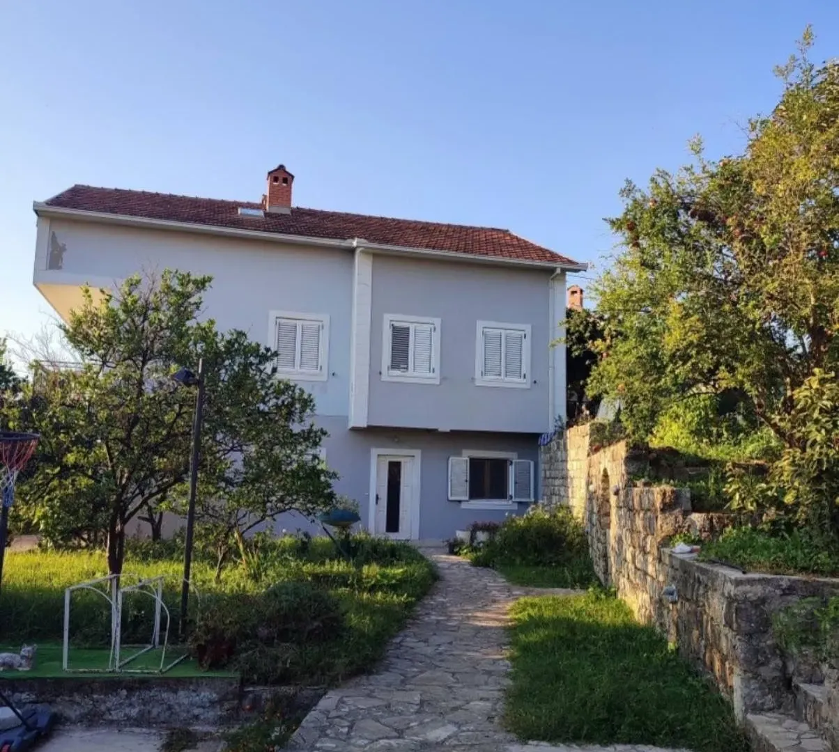Rent, two bedroom apartment, 80m², Kavač, Kotor