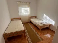 Izdavanje, trosoban stan, 130m2, Zaljevo, Bar