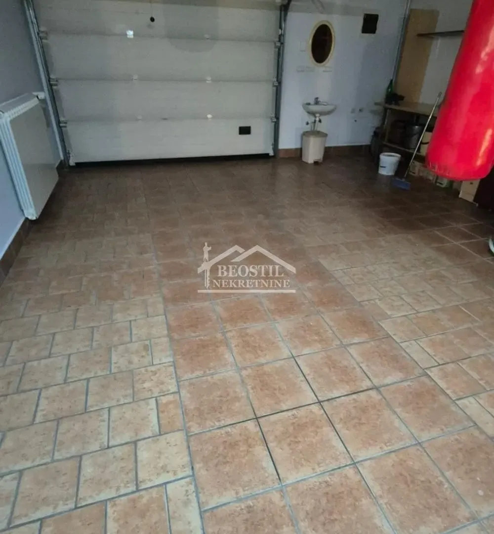 Rent, house, 319m², Julino Brdo, Beograd