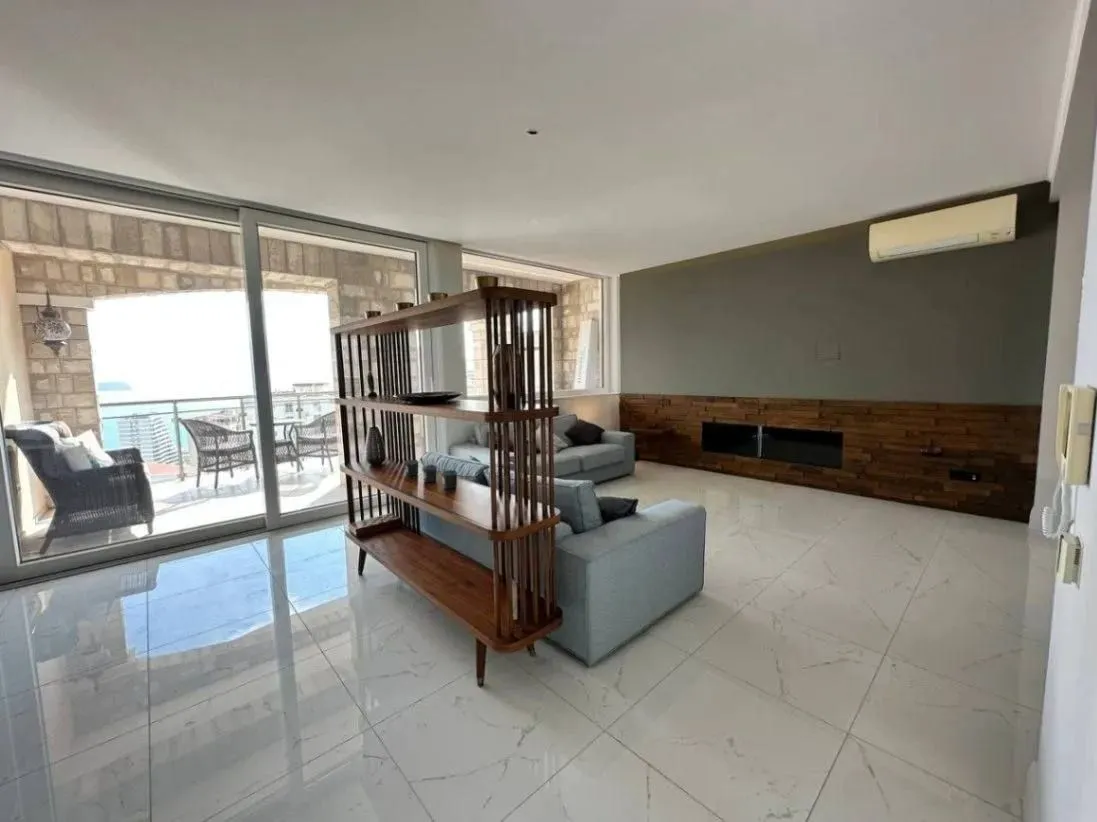 Sale, two bedroom apartment, 131m², Bečići, Budva