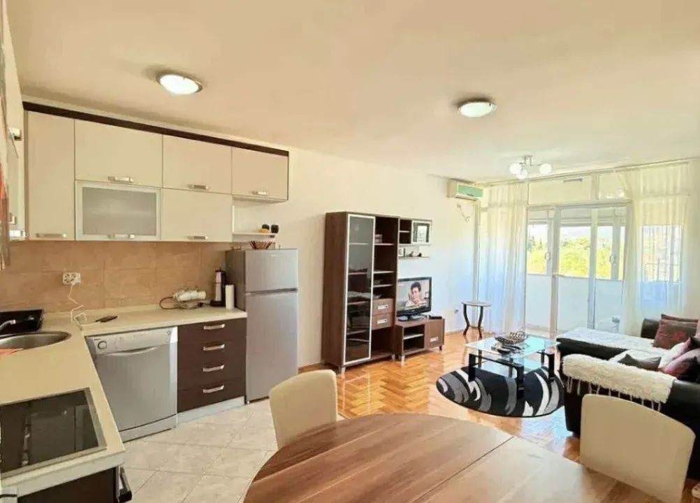 Izdavanje, dvosoban stan, 60m², City Kvart, Podgorica