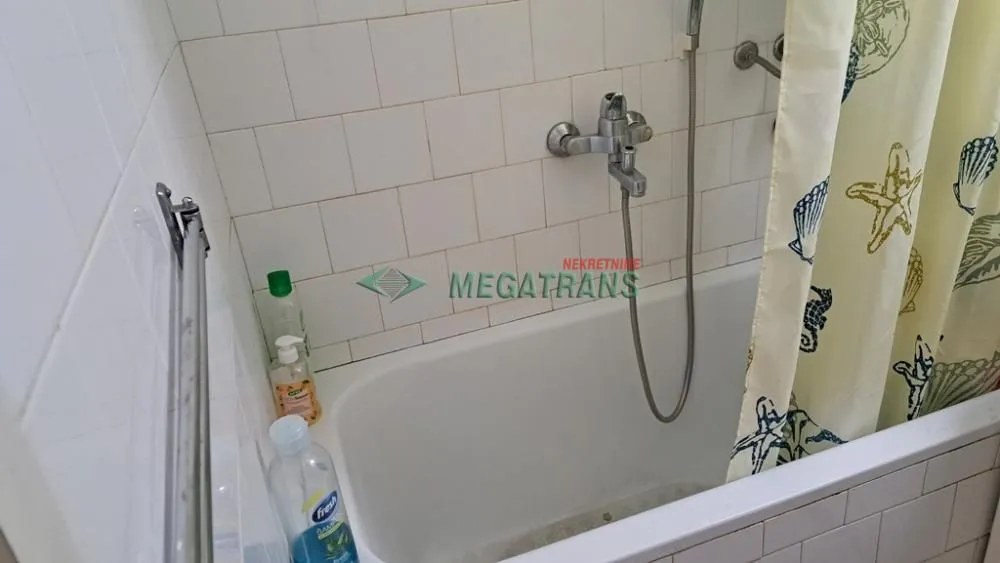 Izdavanje, trosoban stan, 70m², Liman 2, Novi Sad Sve Podlokacije