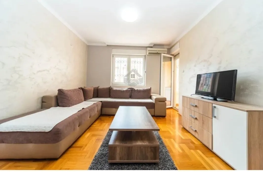 Izdavanje, jednosoban stan, 44m², Stari Aerodrom, Podgorica