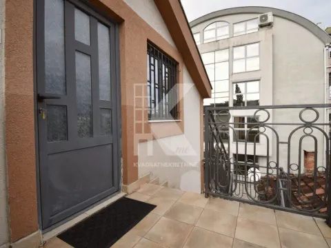 Izdavanje, jednosoban stan, 71m², Vezirov Most, Podgorica - image 11