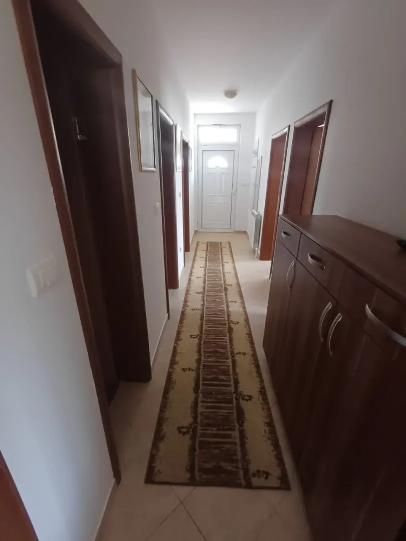 Izdavanje, trosoban stan, 95m², Zelenika, Herceg Novi