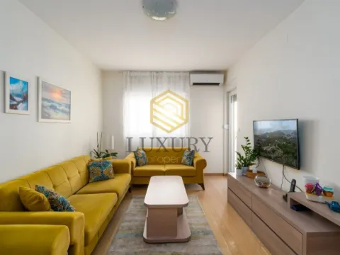 Izdavanje, dvosoban stan, 72m², City Kvart, Podgorica - image 1