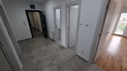Izdavanje, trosoban stan, 89m², Petrovaradin, Novi Sad - image 12