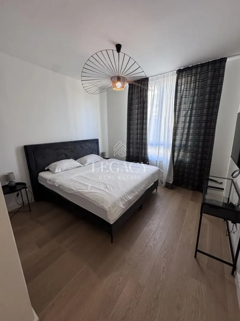 Izdavanje, trosoban stan, 77m², Savski Venac, Beograd