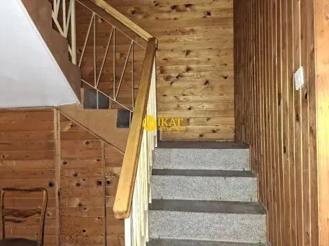 Kuća in Zvezdara Sve Podlokacije