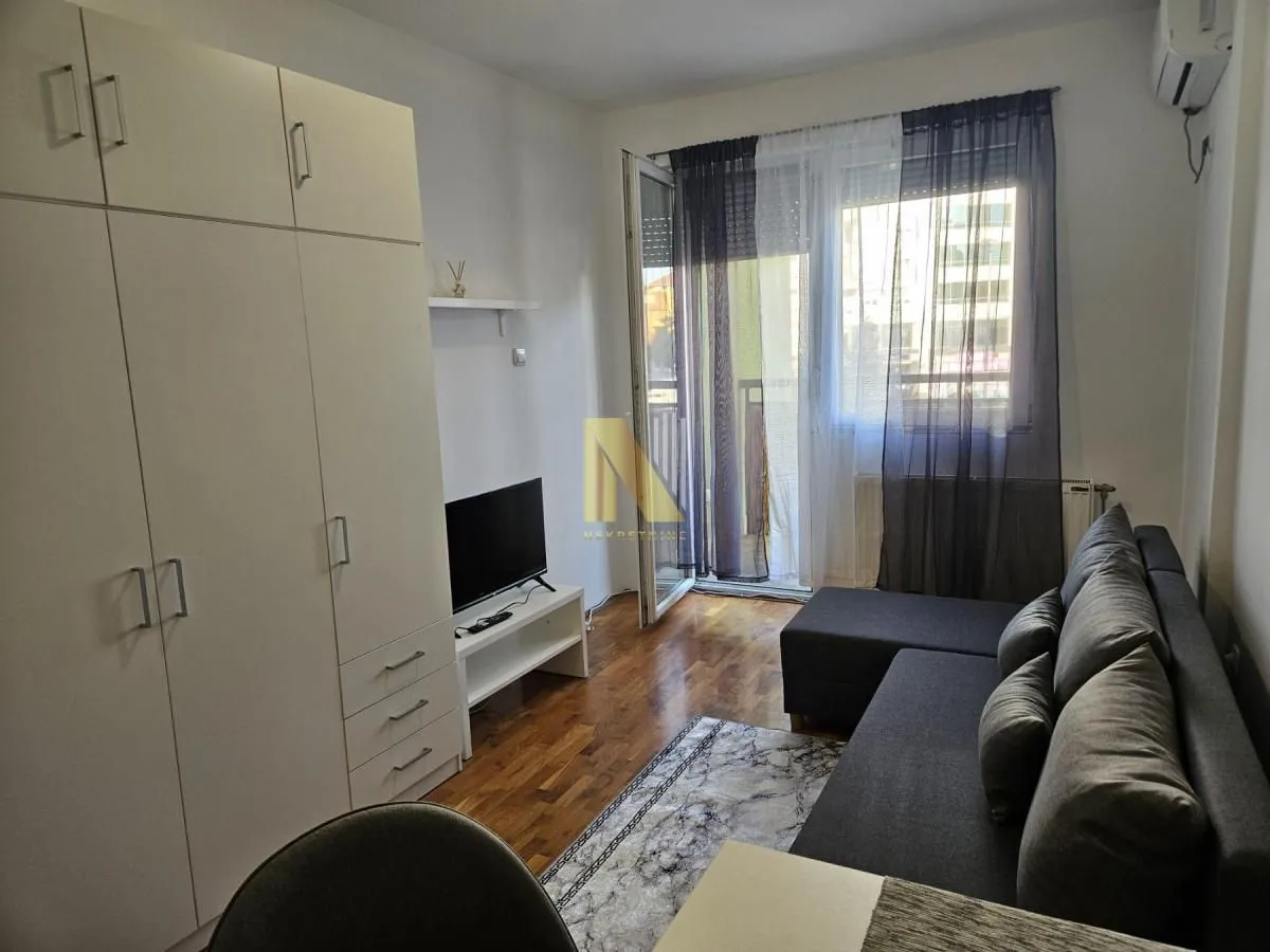 Izdavanje, garsonjera, 25m², Bulevar Evrope, Novi Sad Sve Podlokacije