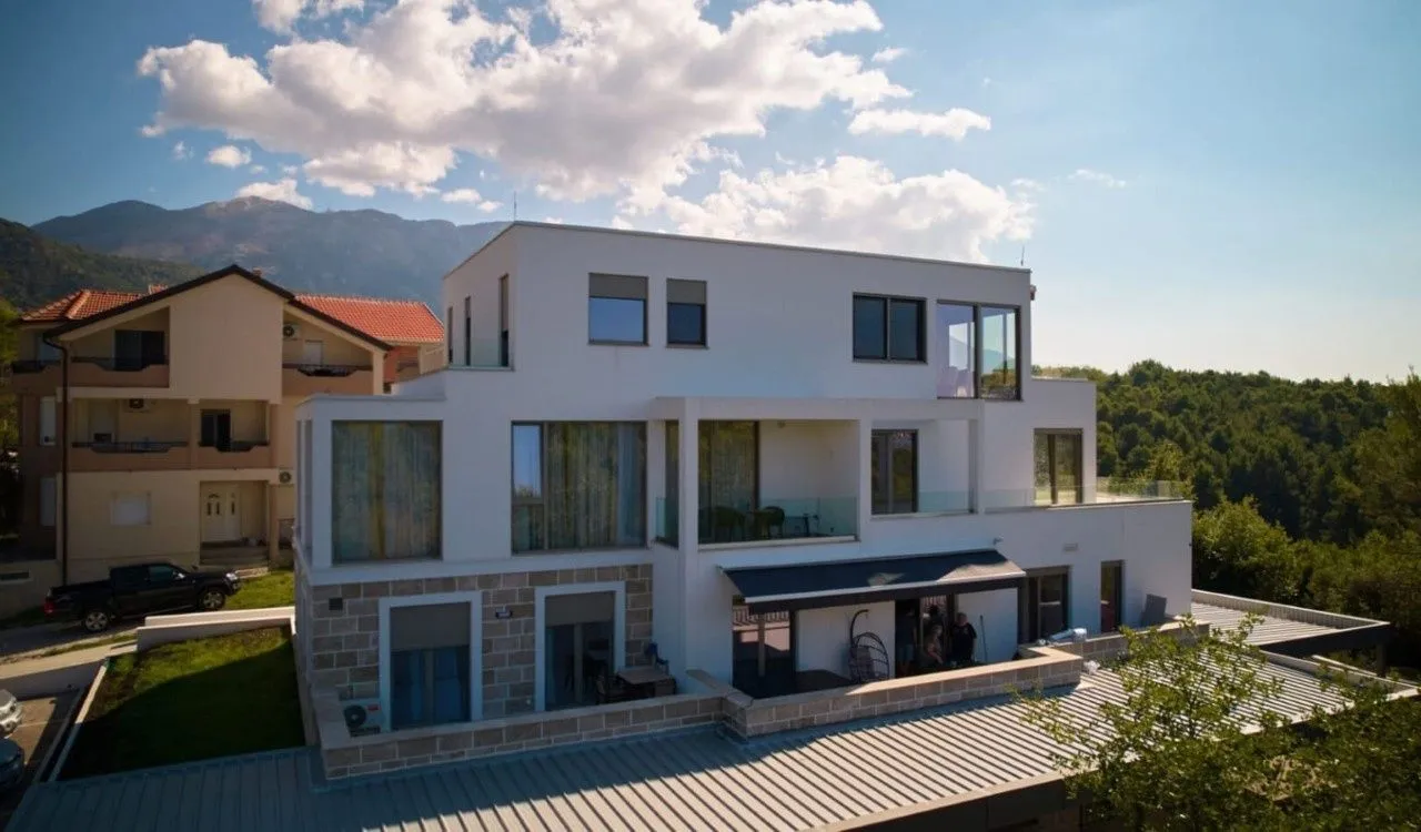 Prodaja, dvosoban stan, 90m², Tivat, Crna Gora