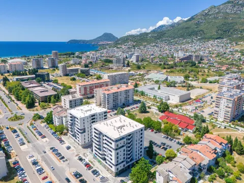 Prodaja, dvosoban stan, 65m², Centar, Bar - image 18