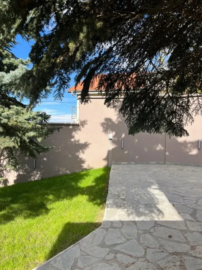 Izdavanje, kuća, 250m², Višnjička Banja, Palilula Sve Podlokacije