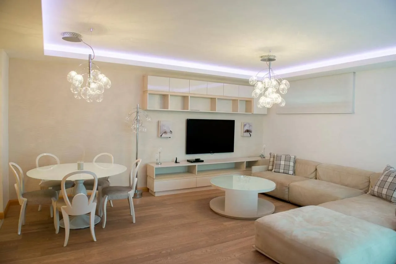 Rent, one bedroom apartment, 77m², Bulevar, Budva
