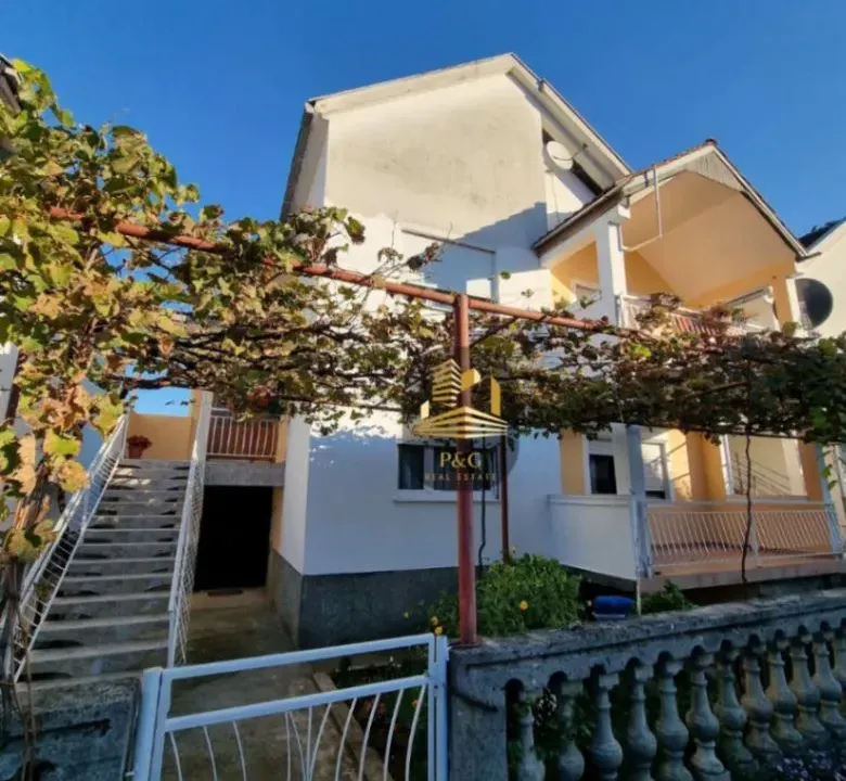 Sale, house, 250m², Stari Aerodrom, Podgorica