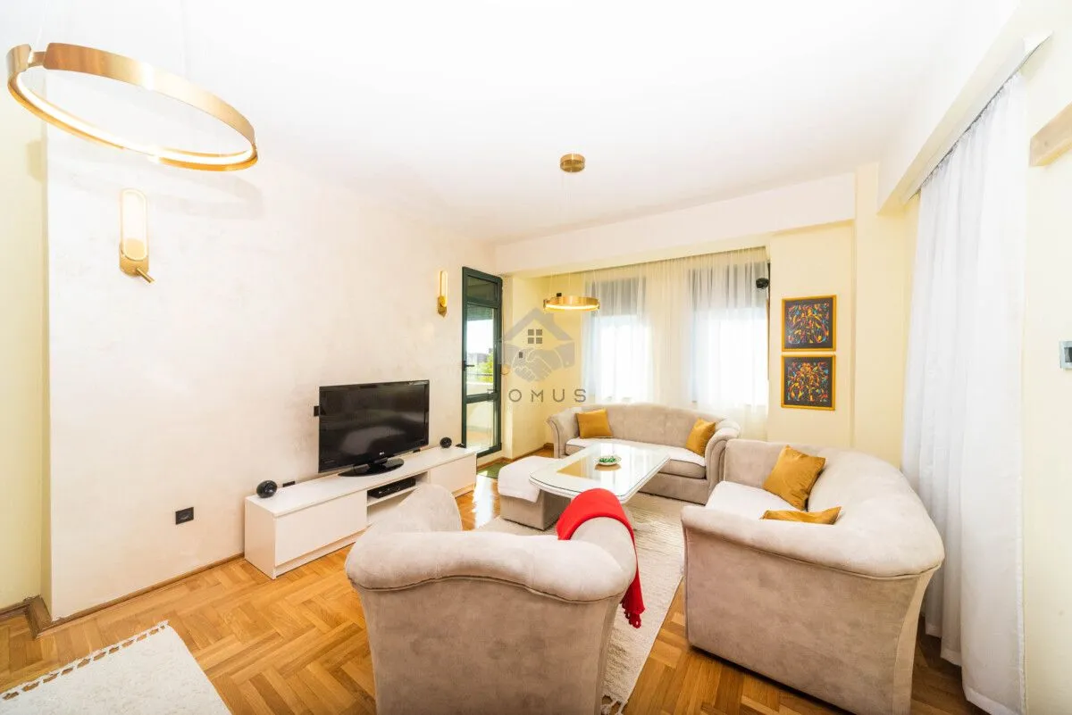 Izdavanje, dvosoban stan, 76m², Centar, Podgorica